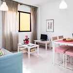 Confortable Vivienda En A 5 Min Tranvía Apartamento
