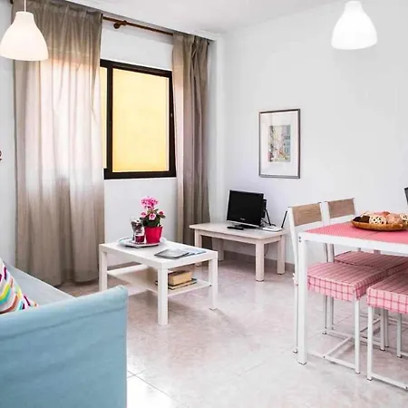 Confortable Vivienda En A 5 Min Tranvia 아파트